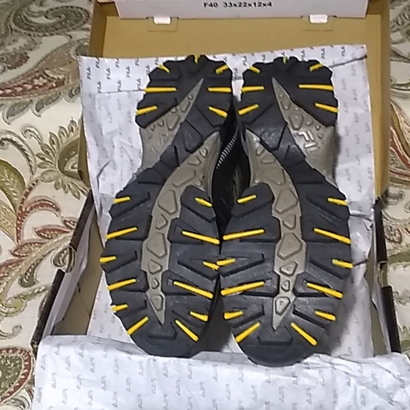 fila men's at peake 20 running sneakers